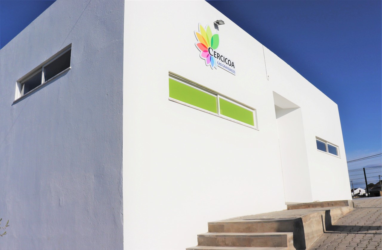 Sul Informação - Secretária de Estado inaugura centro para pessoas com deficiência grave em Grandaços