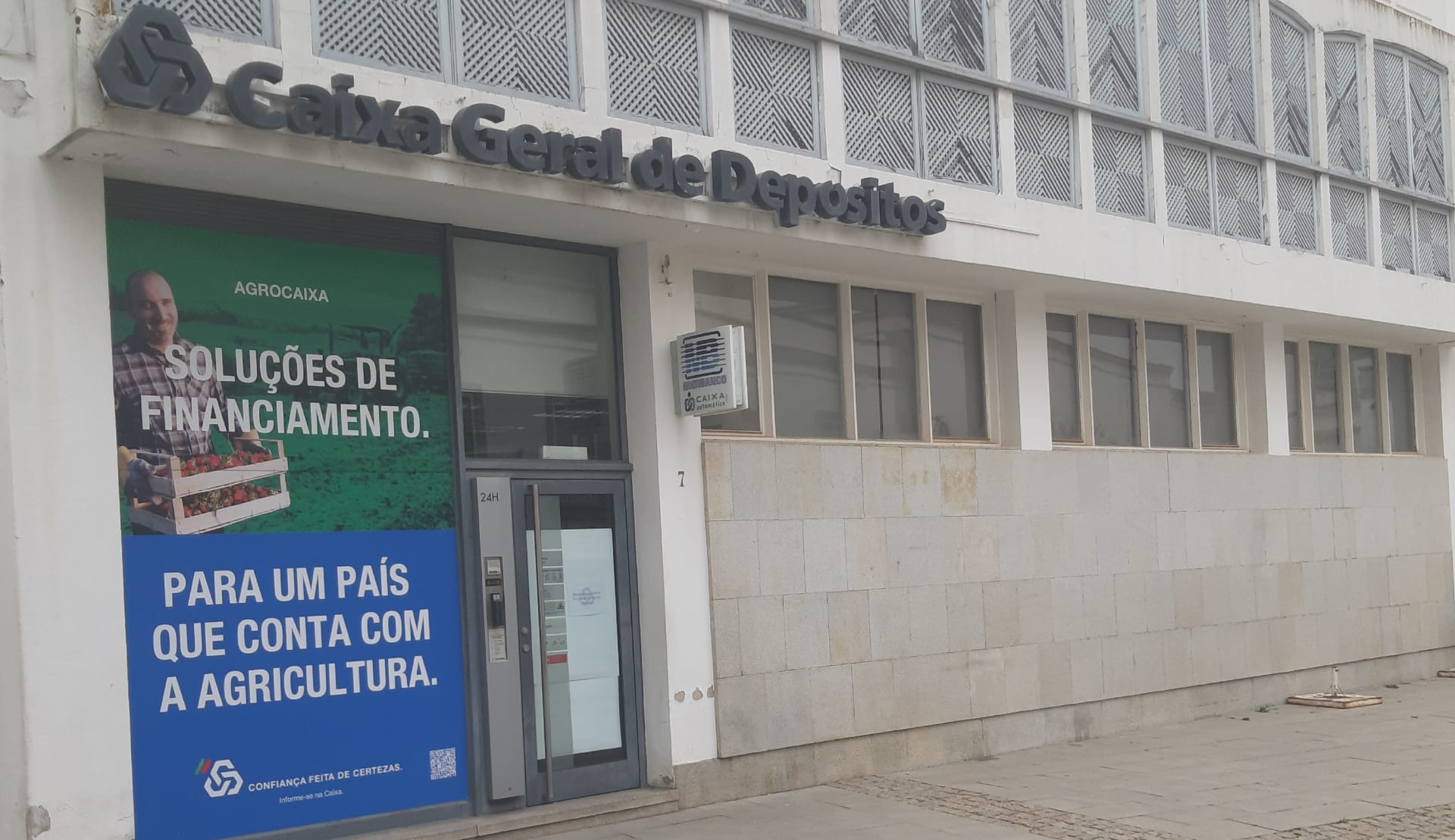 Sul Informação - Detido homem que tentou assaltar Caixa Geral de Depósitos de Serpa