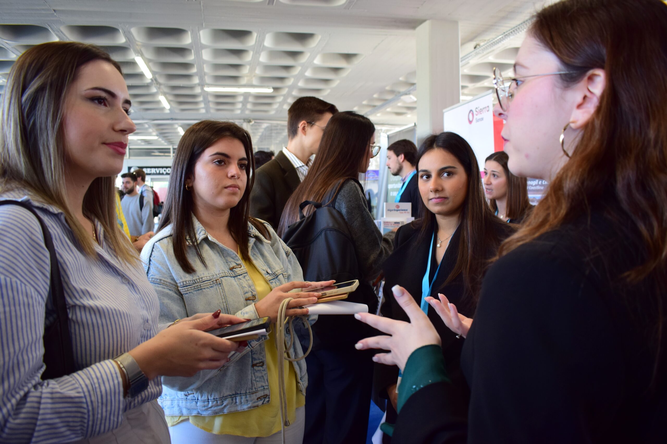 Sul Informação - Mais de três dezenas de empresas estiveram presentes na Feira de Estágios da UAlg