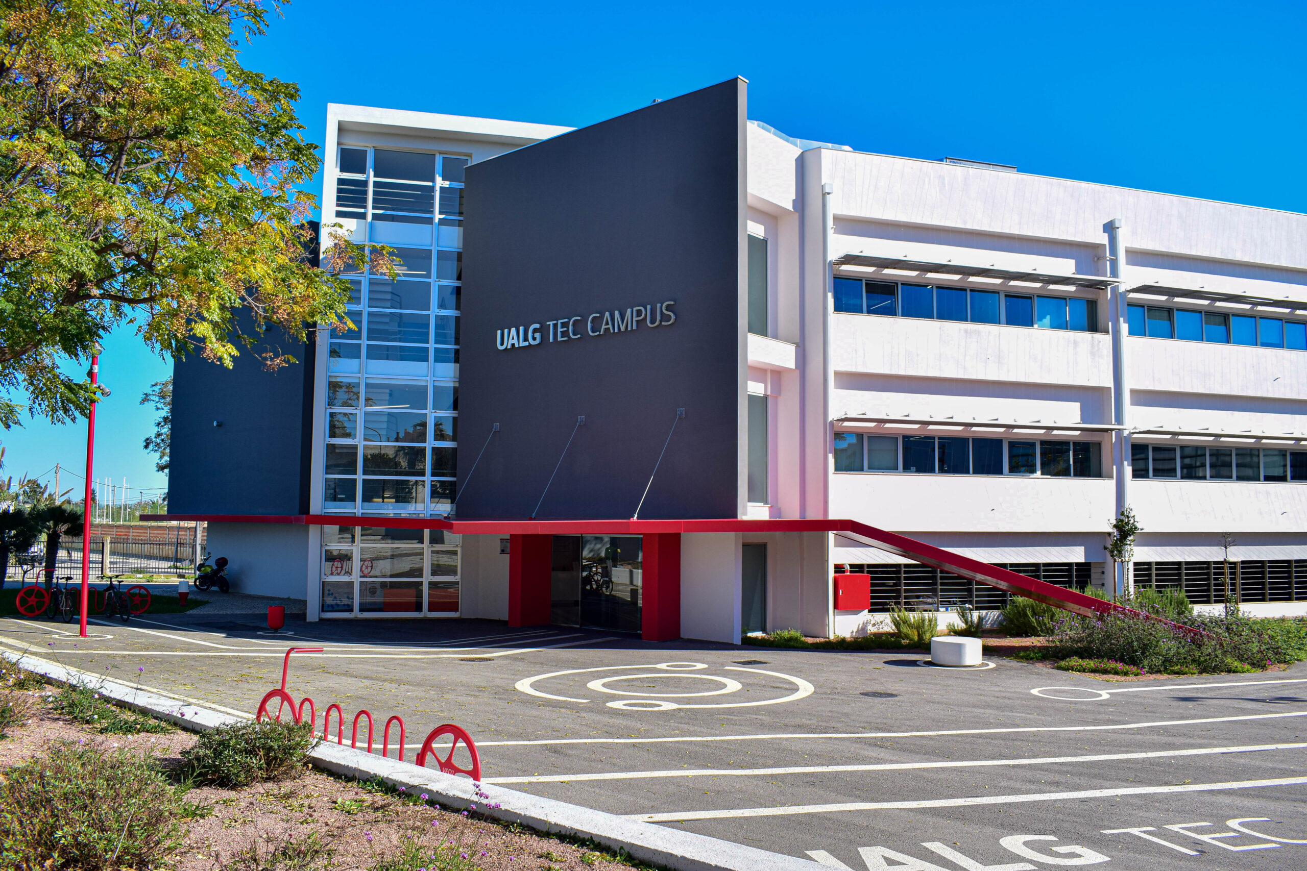 Sul Informação - UAlg Tec Campus tem disponível espaço para aceleração de empresa tecnológica