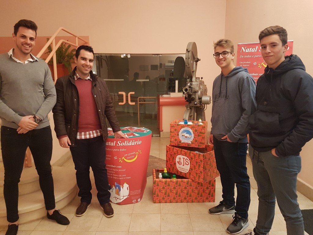 Sul Informação - Jovens de São Brás de Alportel recolheram produtos de higiene para dar a famílias carenciadas