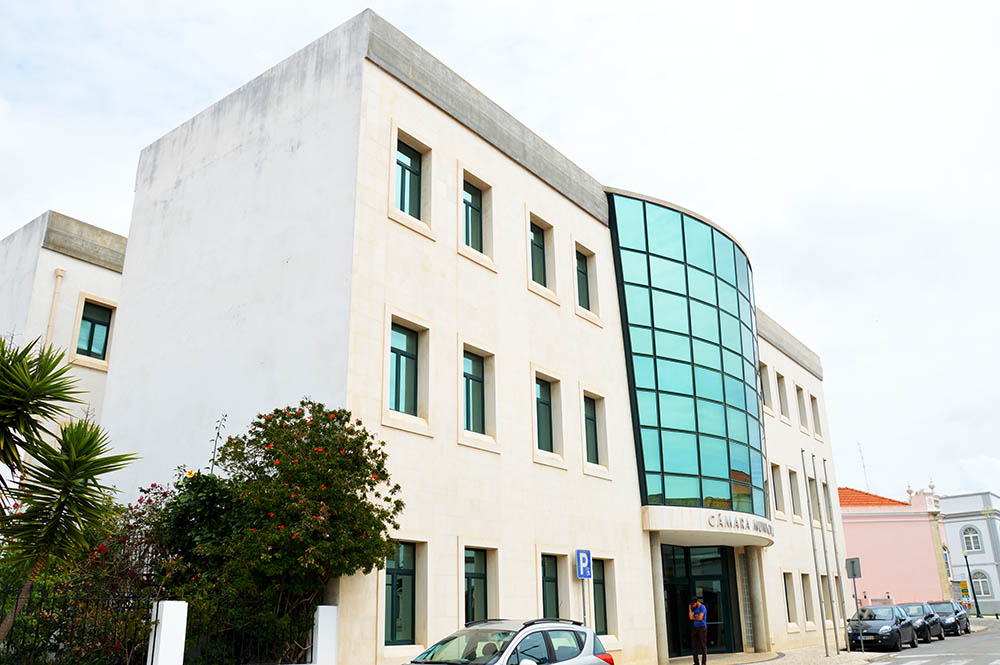 Sul Informação - Câmara de Lagoa adjudica limpeza urbana a empresa externa por 1,5 milhões