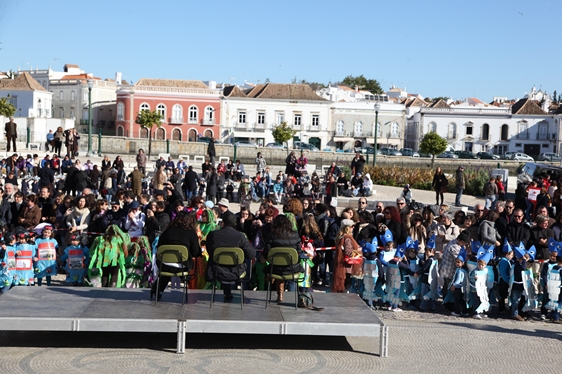 Sul Informação - Crianças de Tavira evocam Dieta Mediterrânica no desfile de Carnaval