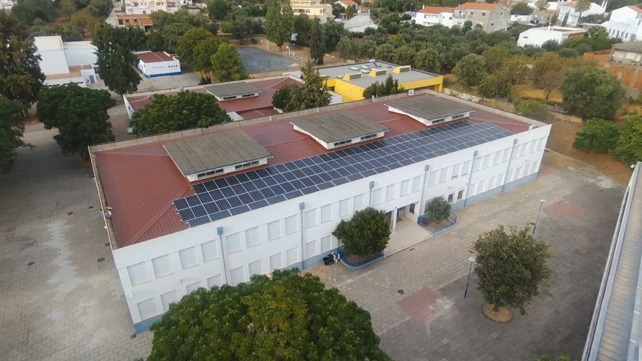 Sul Informação - Escola de Salir pioneira na transição energética poupa 3 mil euros na conta da luz