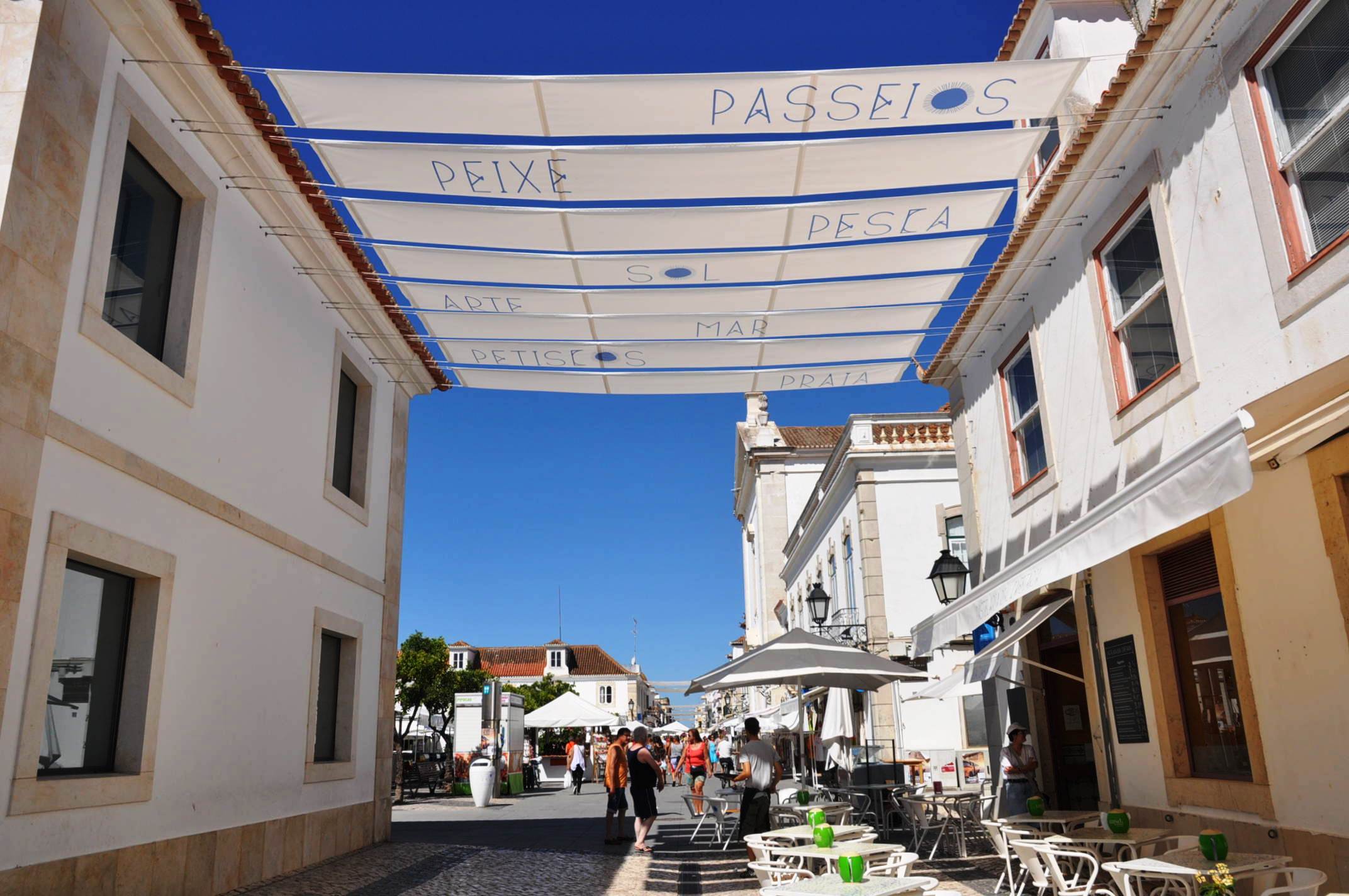 Sul Informação - VRSA abre lojas ao domingo com descontos a pensar nos visitantes espanhóis