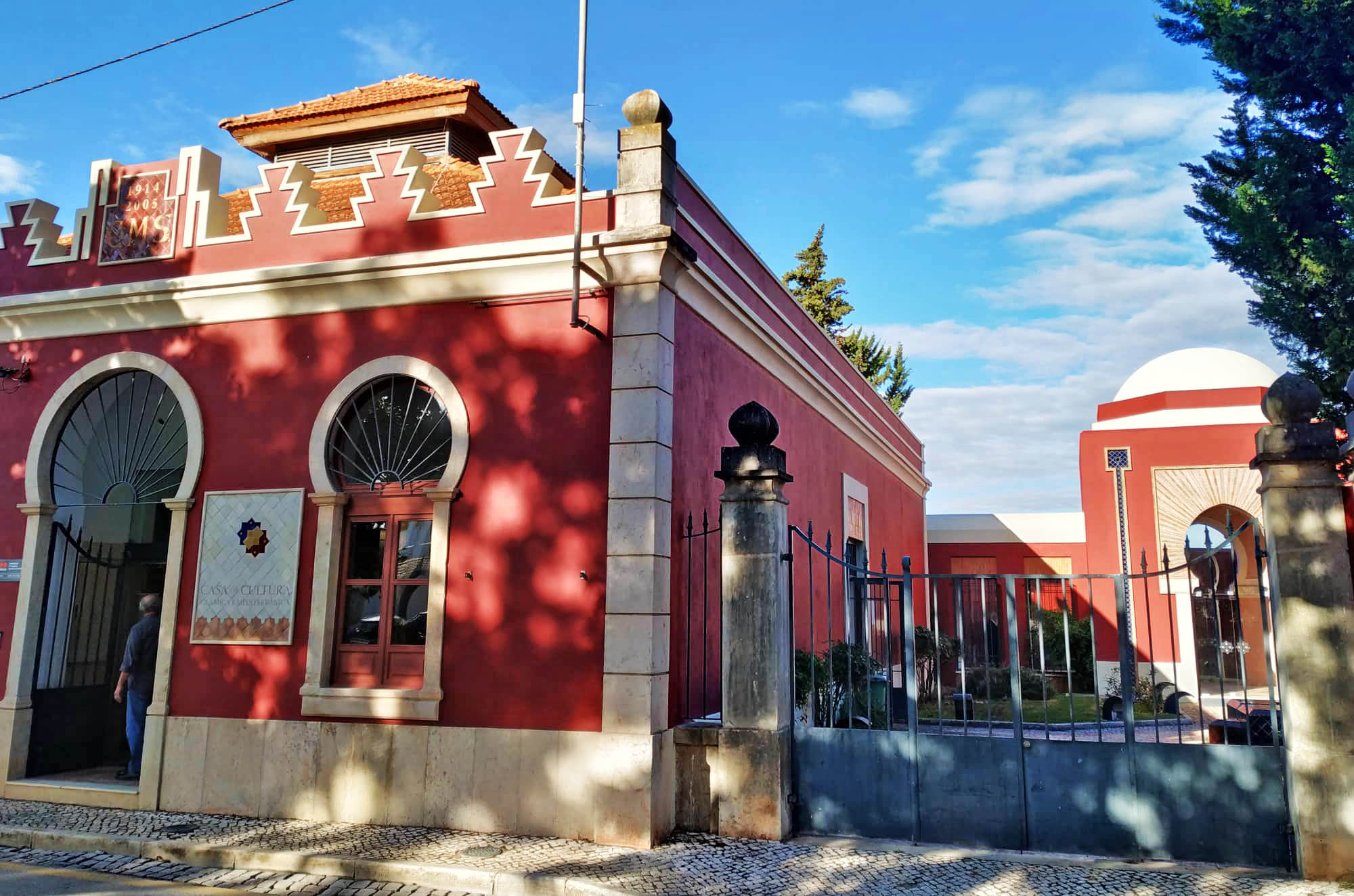 Sul Informação - Universidade Aberta debate «Guerra e Paz na Era da Globalização» em Silves
