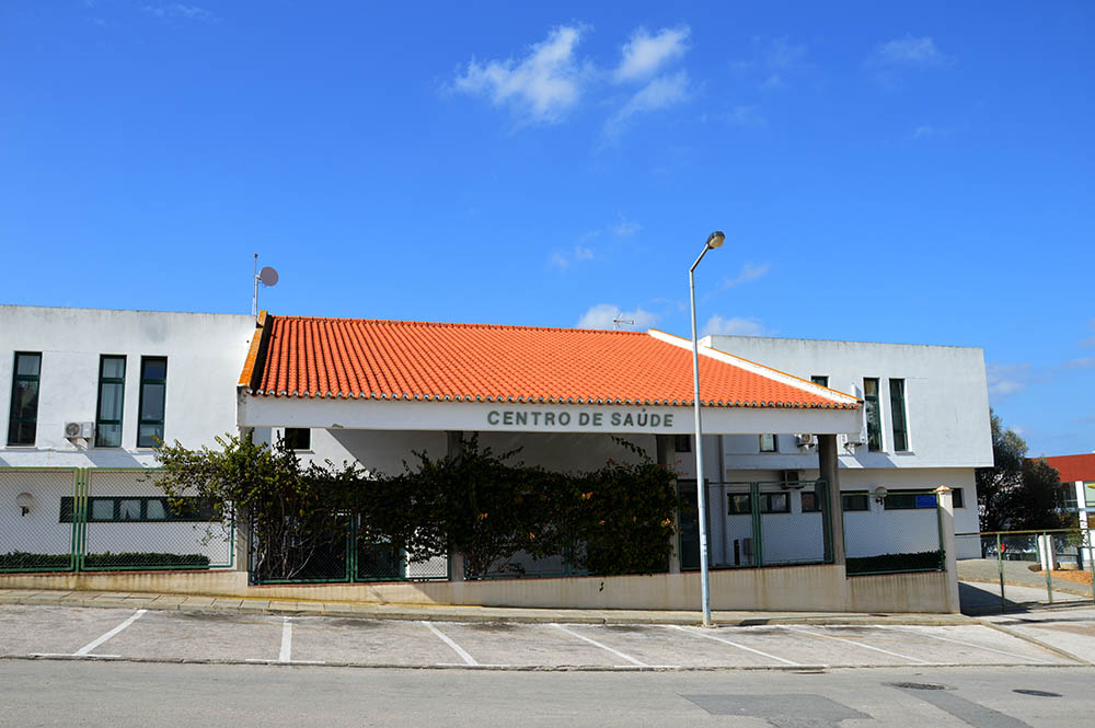 Sul Informação - Rebentamento de cano encerra Centro de Saúde de Lagoa