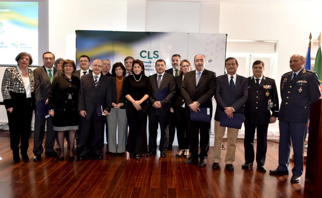 cerimonia-de-assinatura-dos-contratos-locais-de-seguranca-c-m-loule-mira-4