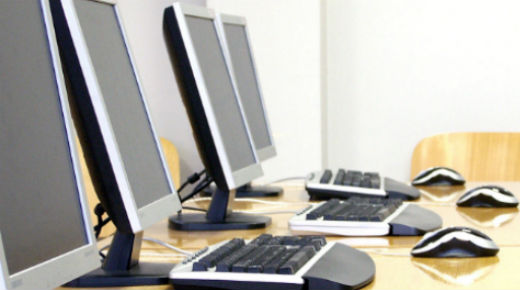 Sul Informação - Escolas básicas de Silves receberam novos ecrãs de computador