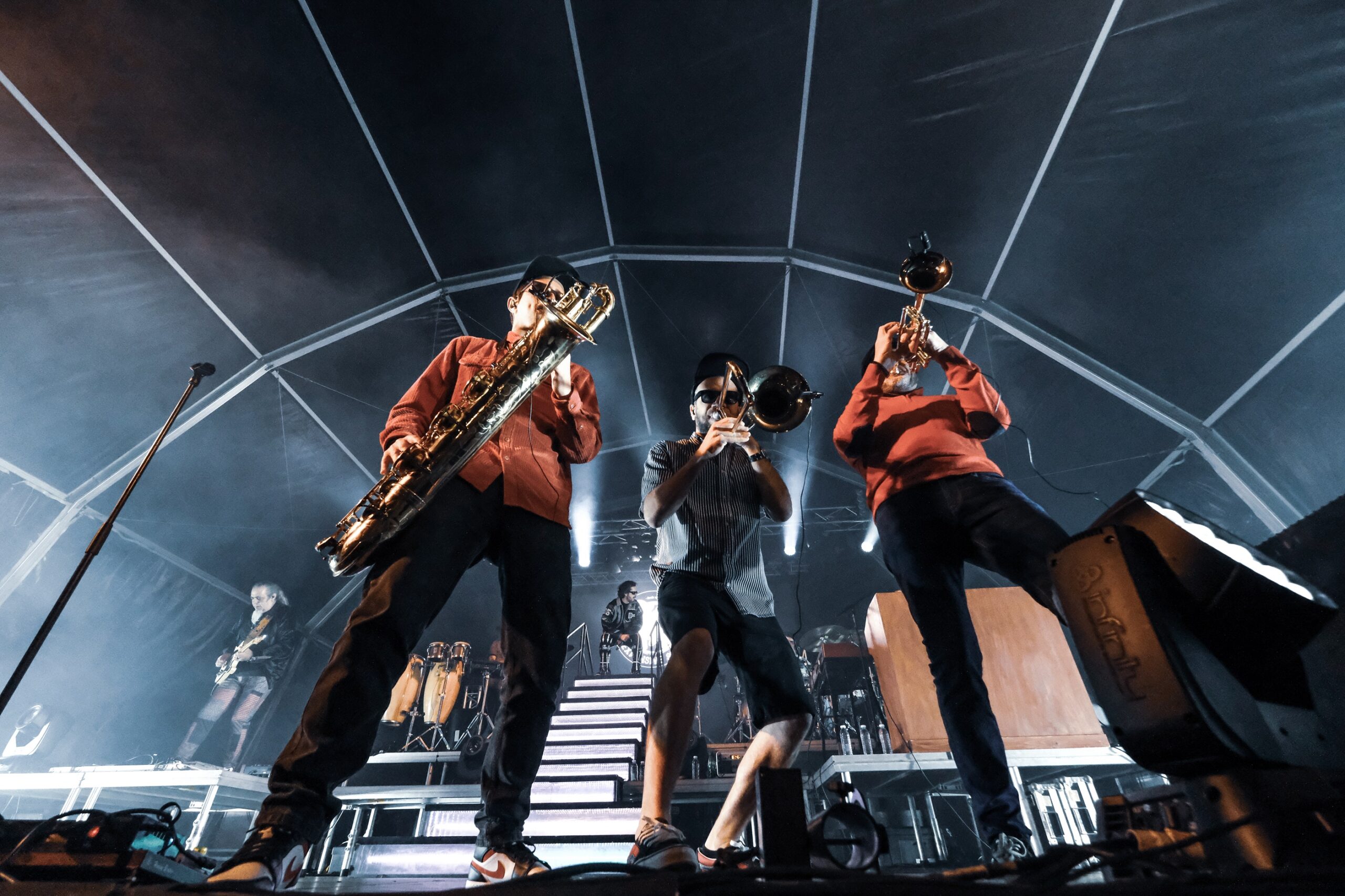 Sul Informação - Música, fogo de artifício e desporto: milhares despediram-se de 2022 em Quarteira