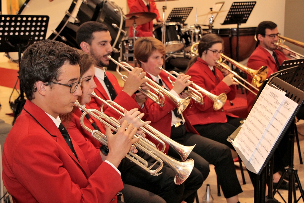 Sul Informação - Um público «emocionado» assistiu ao concerto de Natal da Banda Castromarinense