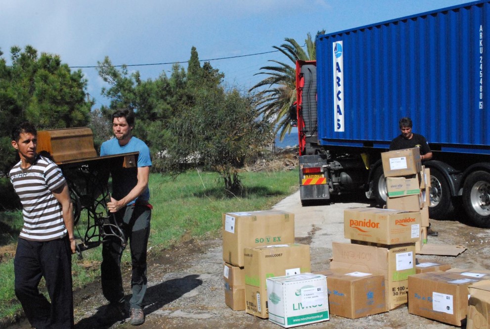 Sul Informação - Contentor com donativos dos algarvios já chegou aos refugiados na ilha grega de Lesbos