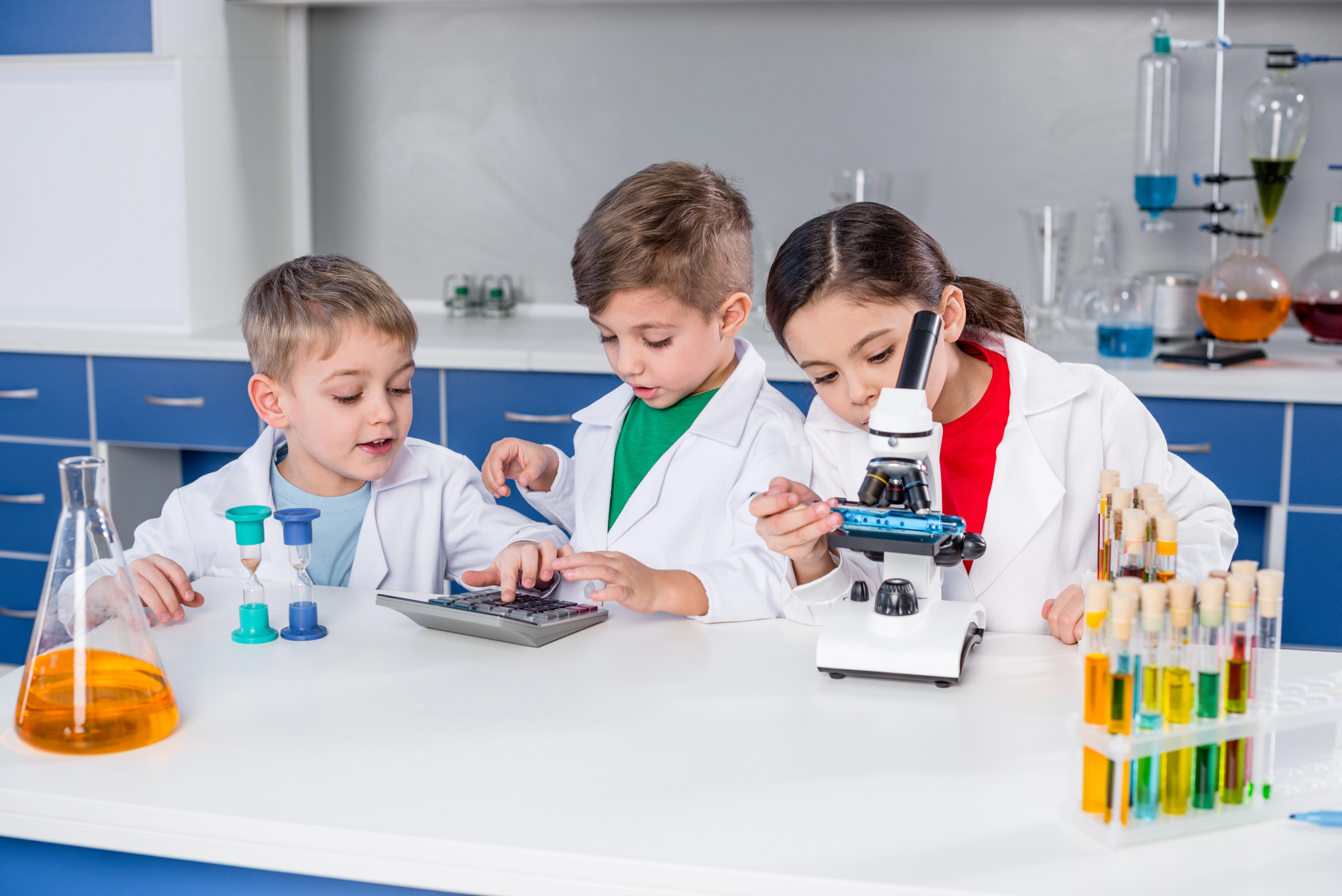 Sul Informação - Escolas de Albufeira recebem visita de cientistas que lá regressam