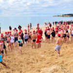 Sul Informação - Fotogaleria: Armação de Pêra mergulhou pela solidariedade no Dia de Natal