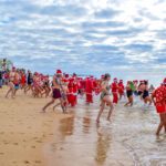 Sul Informação - Fotogaleria: Armação de Pêra mergulhou pela solidariedade no Dia de Natal