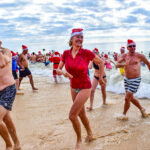 Sul Informação - Fotogaleria: Armação de Pêra mergulhou pela solidariedade no Dia de Natal