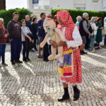 Sul Informação - Fotogaleria: Carnaval Trapalhão teve “casa” cheia com Xico Barata em Armação de Pêra