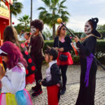 Sul Informação - Fotogaleria: Carnaval Trapalhão teve “casa” cheia com Xico Barata em Armação de Pêra
