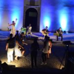 Sul Informação - Noite Black & White levou um mar de gente a Carvoeiro [fotogaleria]
