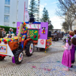 Sul Informação - Fotogaleria: Carnaval Trapalhão teve “casa” cheia com Xico Barata em Armação de Pêra