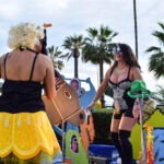 Sul Informação - Fotogaleria: Carnaval Trapalhão teve “casa” cheia com Xico Barata em Armação de Pêra