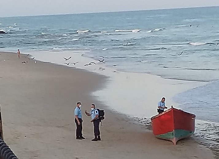 Sul Informação - Migrantes que desembarcaram no Farol foram apanhados e estão à guarda da polícia