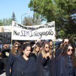 Sul Informação - Desfile do Caloiro com ambiente de enterro em protesto contra limitações à praxe (com fotos)