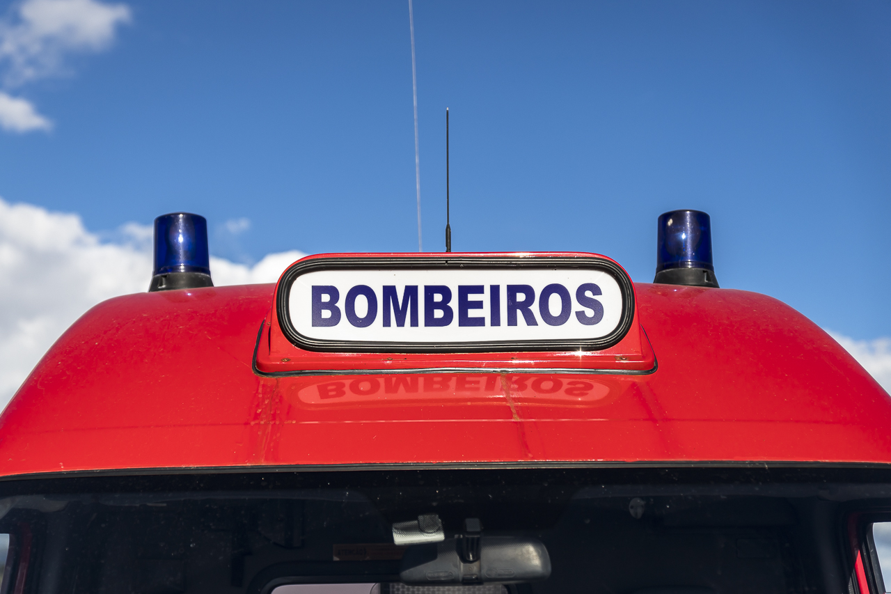 Sul Informação - Portimão: Bebé e mulher ficam feridos em queda de carro numa ravina