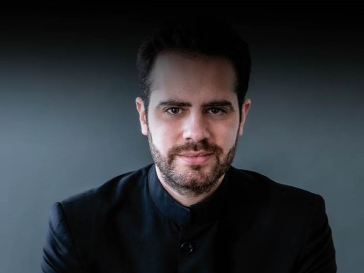 Sul Informação - Maestro Dinis Sousa dirige e acompanha a Orquestra do Algarve num concerto em Lagoa