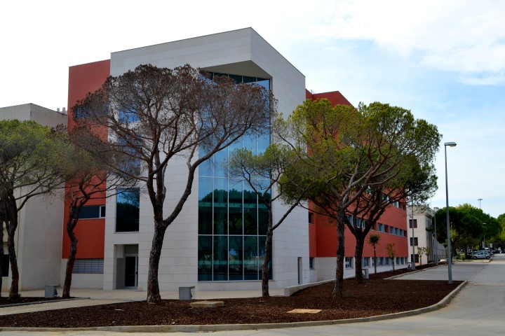 Sul Informação - Edifício de Medicina da Universidade do Algarve só está à espera de um ministro para ser inaugurado