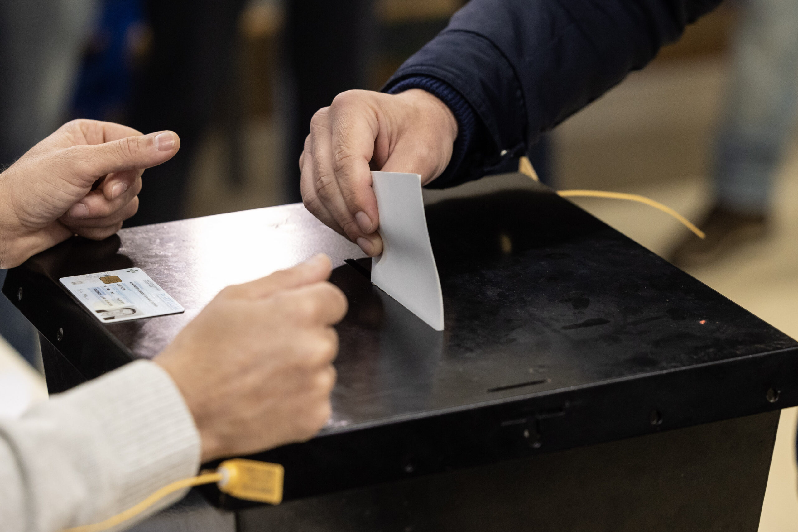Sul Informação - Quase 300 mil emigrantes votaram por carta