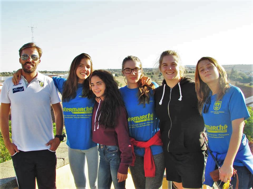 Sul Informação - Jovens nadadoras do FC Ferreiras garantem subida à 4ª divisão do Nacional de Clubes