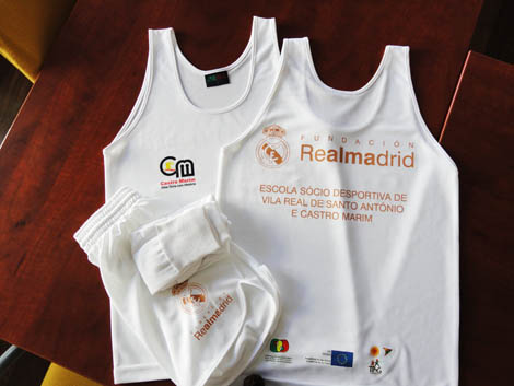 Sul Informação - Jovens de Castro Marim recebem equipamentos da «Fundación Realmadrid»