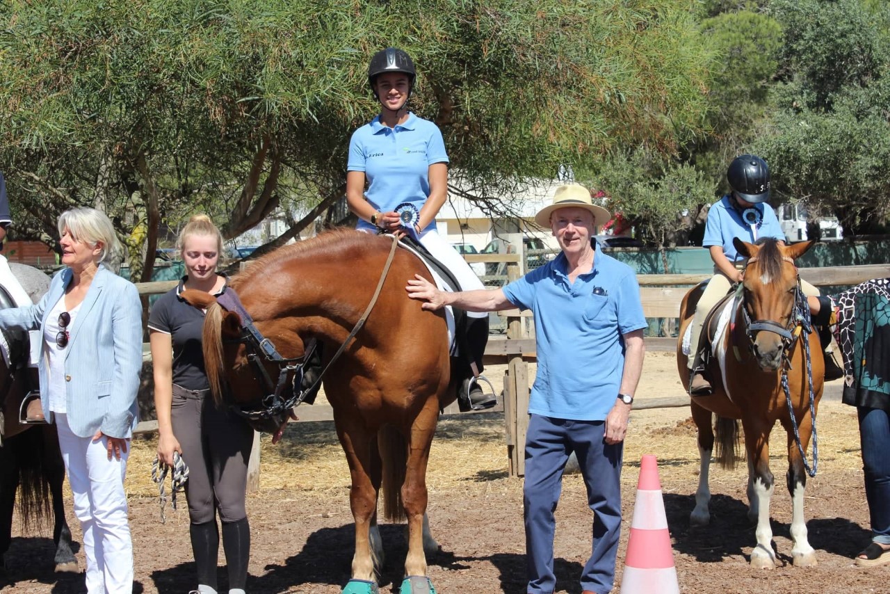 Sul Informação - Terapia com cavalos ajuda à integração social de jovens