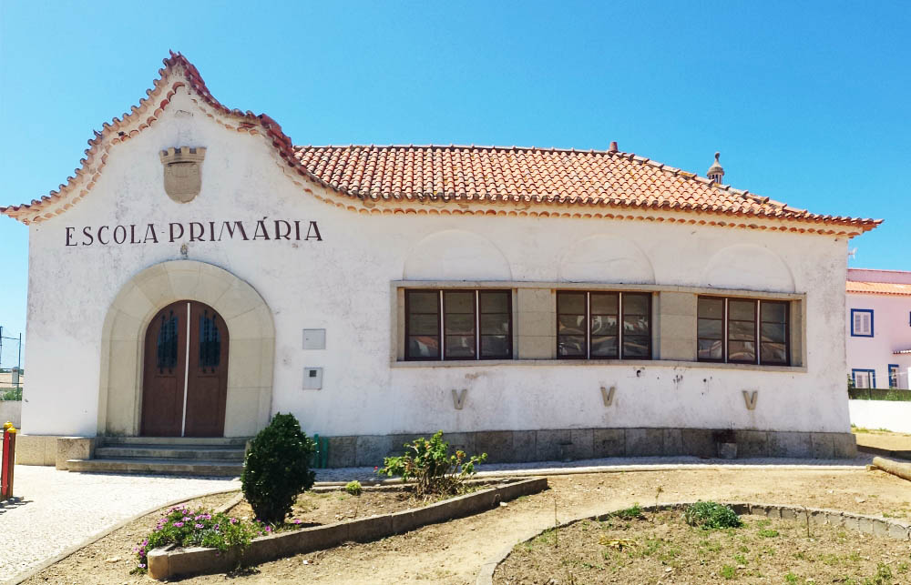Sul Informação - Antiga Escola da Carrapateira vai ser Centro Cultural e Comunitário