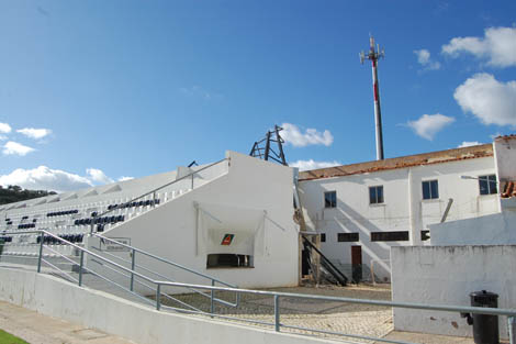 Sul Informação - UEFA ajuda Silves Futebol Clube a recuperar estádio destruído pelo tornado