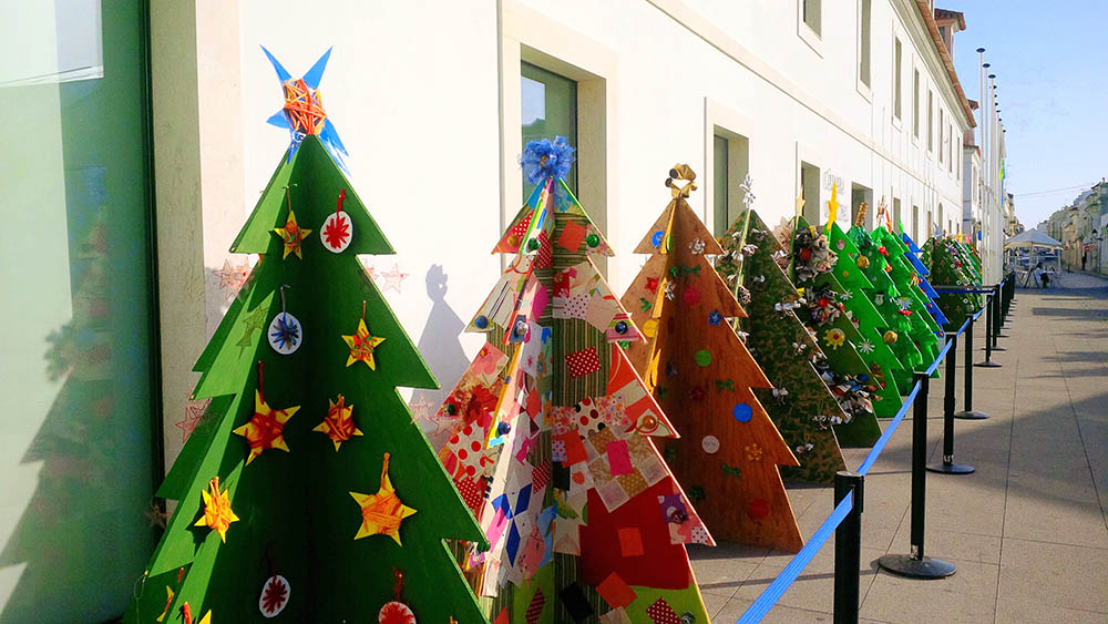 Sul Informação - Vila Real de Santo António elege a melhor árvore de Natal feita por jovens alunos