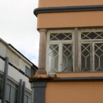 Sul Informação - Queda de fachada em Olhão causou danos de «milhares de euros» no prédio em frente (com fotos)
