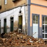 Sul Informação - Queda de fachada em Olhão causou danos de «milhares de euros» no prédio em frente (com fotos)
