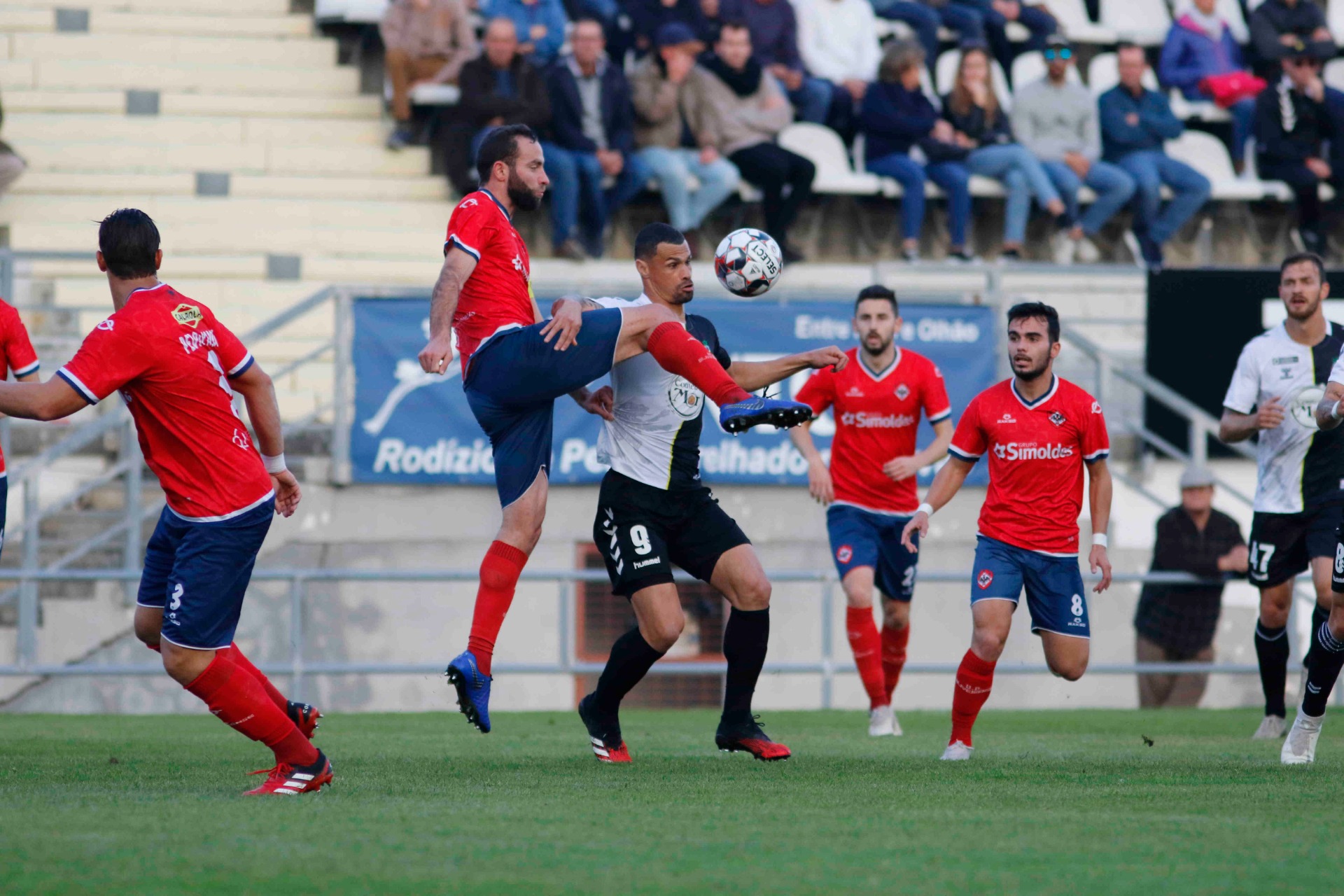Sul Informação - Farense vence Oliveirense e não deixa o líder Nacional fugir