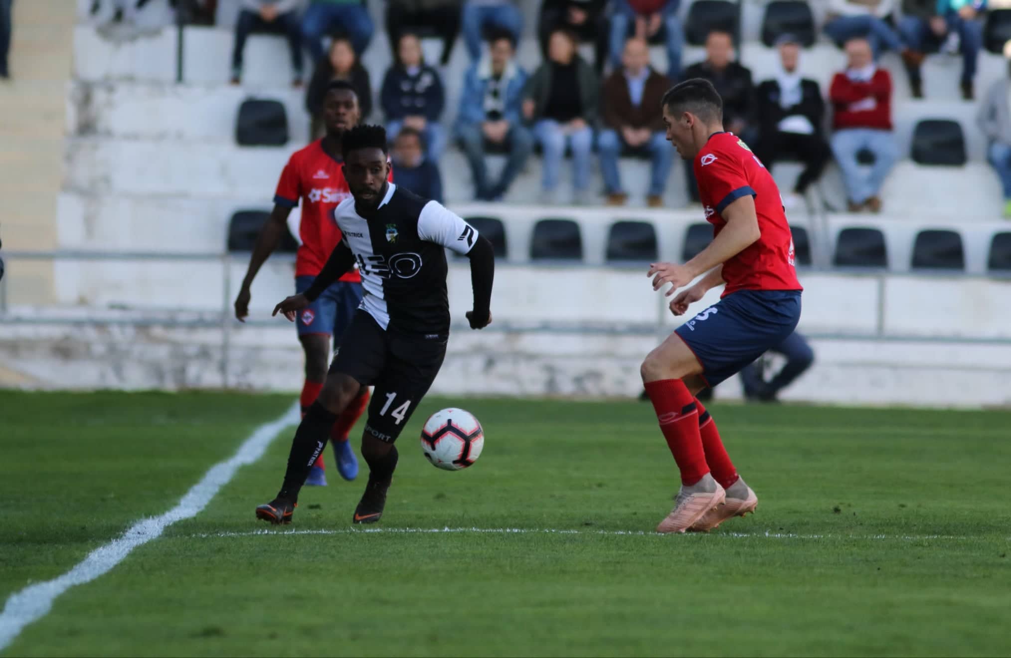 Sul Informação - Farense dá presente de Ano Novo aos adeptos ao golear a Oliveirense