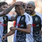 Sul Informação - Farense empata Vitória aos 90+8 e deixa zona de despromoção direta