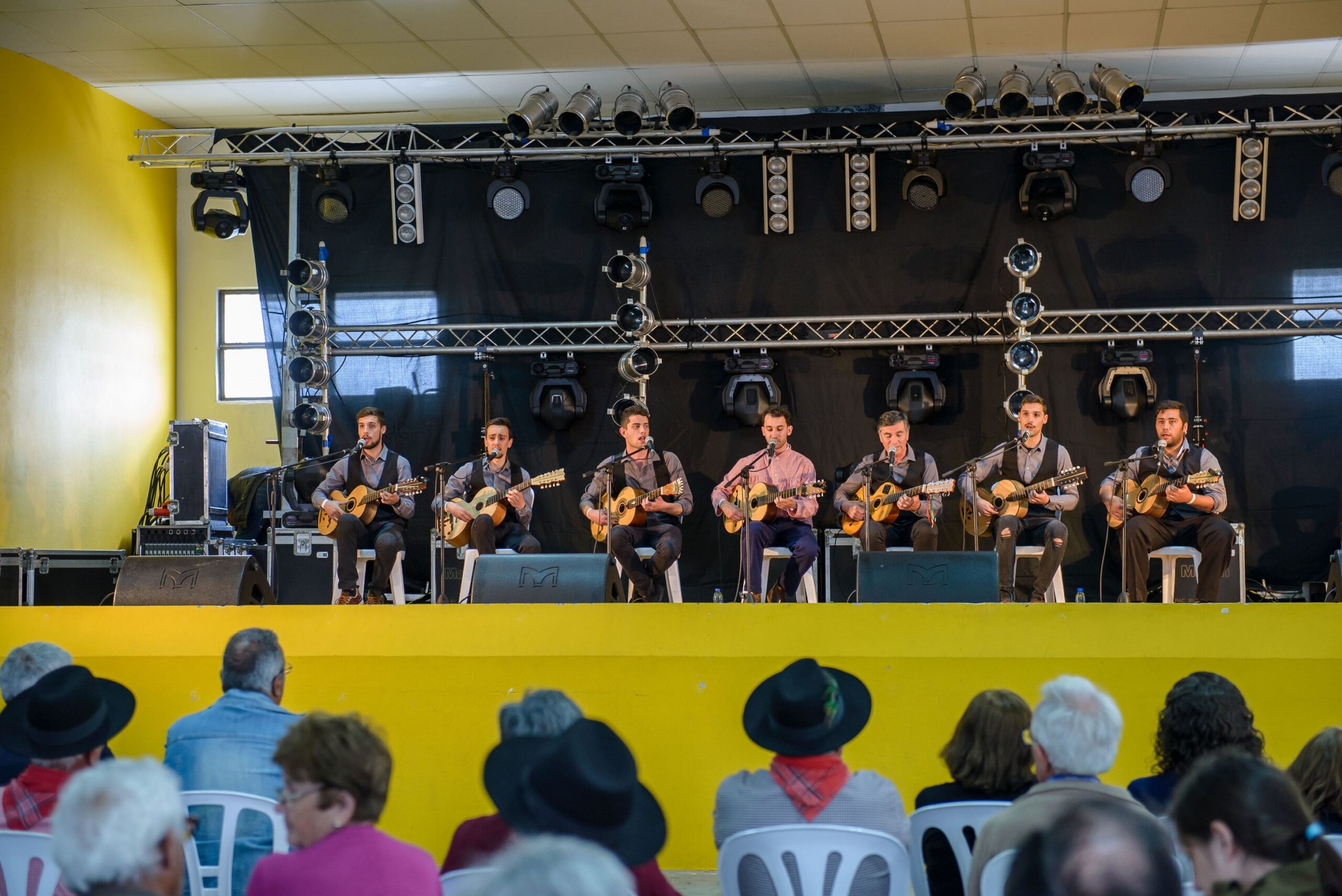 Sul Informação - Festas de Maio levam música e tradição a Amoreiras-Gare