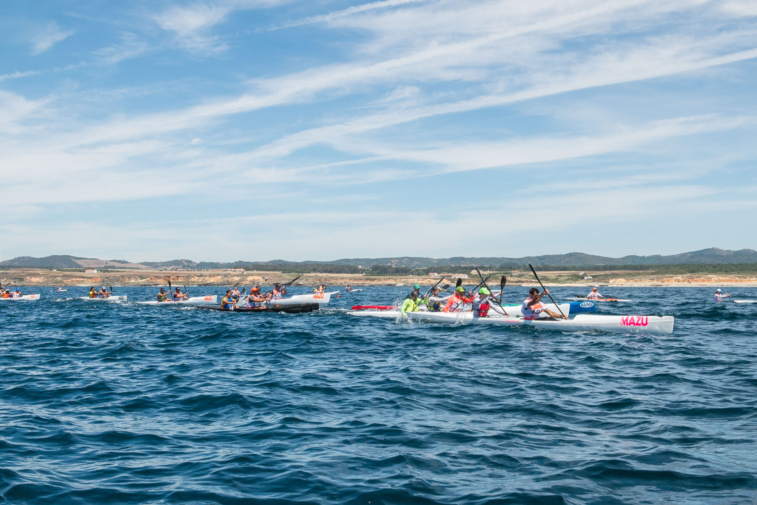 Sul Informação - Prova de canoagem de mar liga praia de Sines e Vila Nova de Milfontes