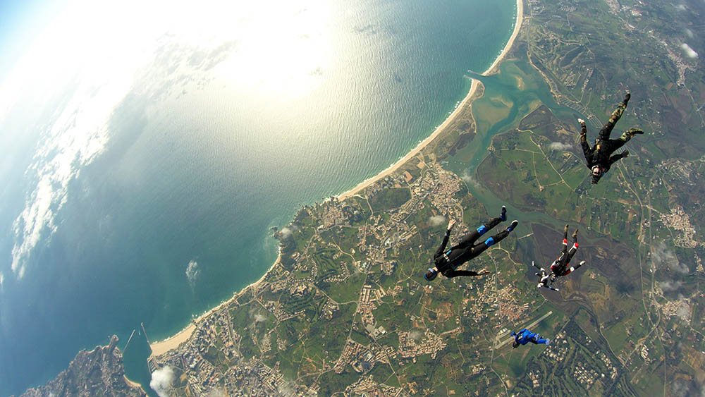 Sul Informação - 1ª Prova da Taça de Portugal de Paraquedismo em Freefly disputa-se nos céus de Portimão