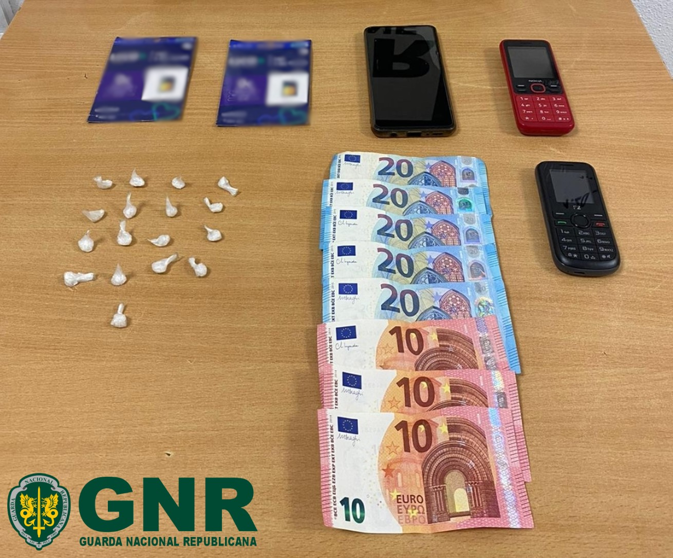 Sul Informação - Homem que estava em liberdade condicional por tráfico apanhado com cocaína nas Ferreiras
