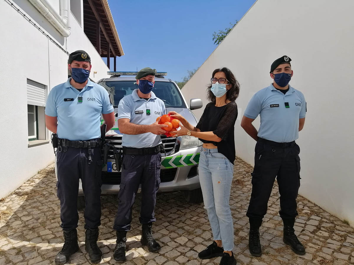 Sul Informação - Destacamento Territorial de Loulé da GNR doa alimentos apreendidos a instituições