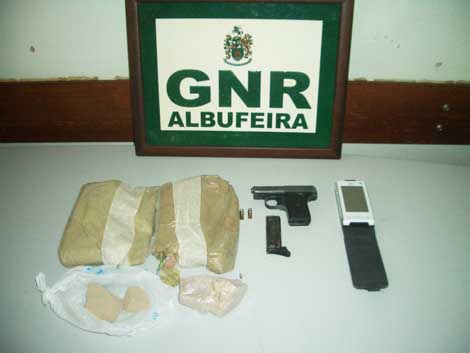 Sul Informação - GNR de Albufeira detém quatro por tráfico de heroína e posse de arma
