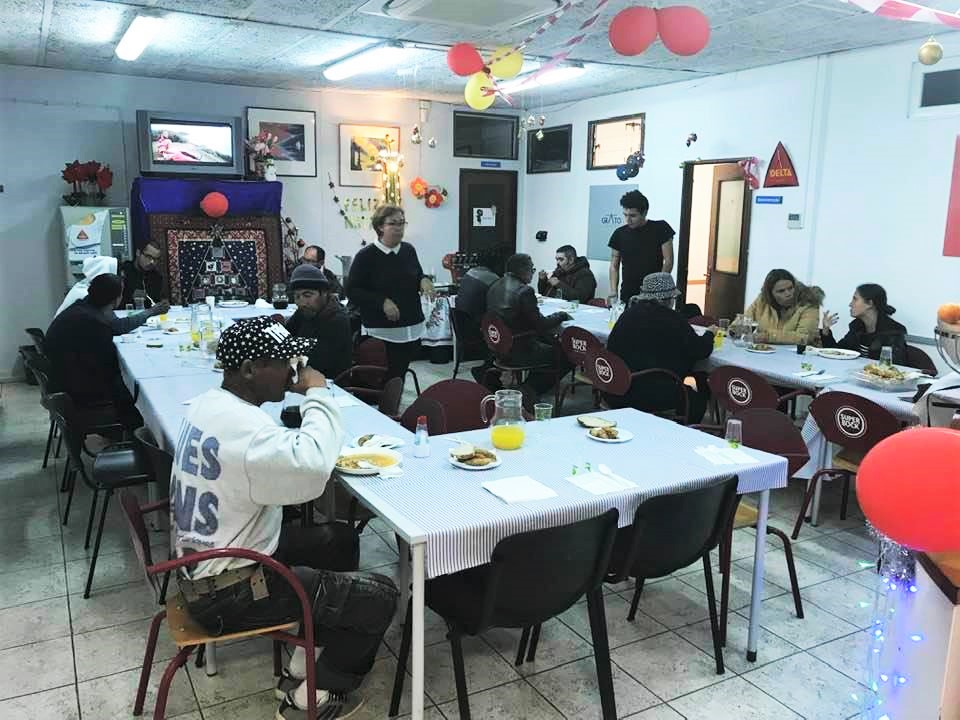 Sul Informação - Consoada solidária alimentou 50 sem-abrigo em Portimão
