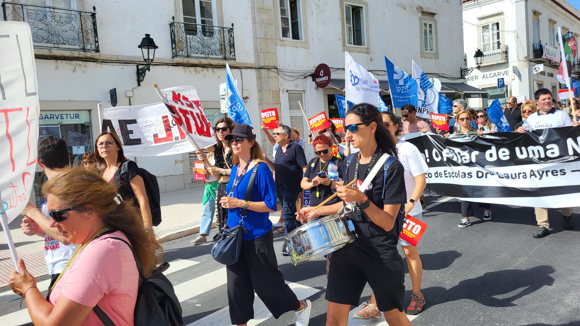 Sul Informação - Professores e educadores de todo o Algarve manifestam-se em Faro
